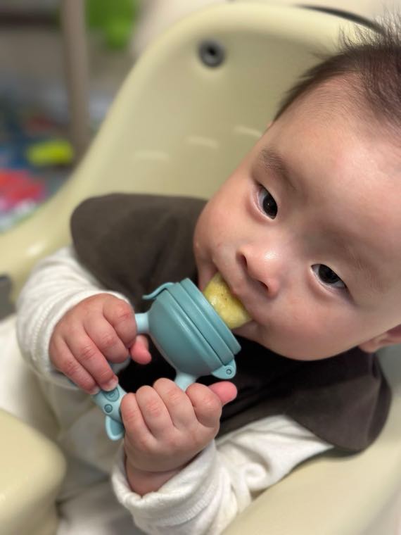 母乳・粉ミルク・離乳食の夏場の保存基準：
常温・冷蔵・冷凍でどのくらい保存できる？